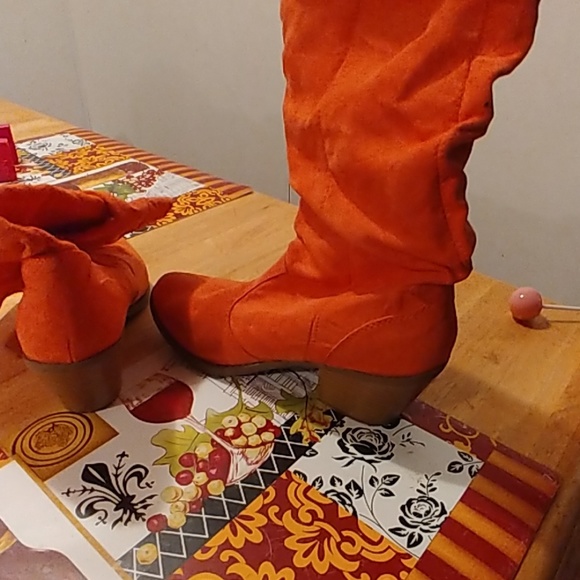 Boots - Picture 4 of 4